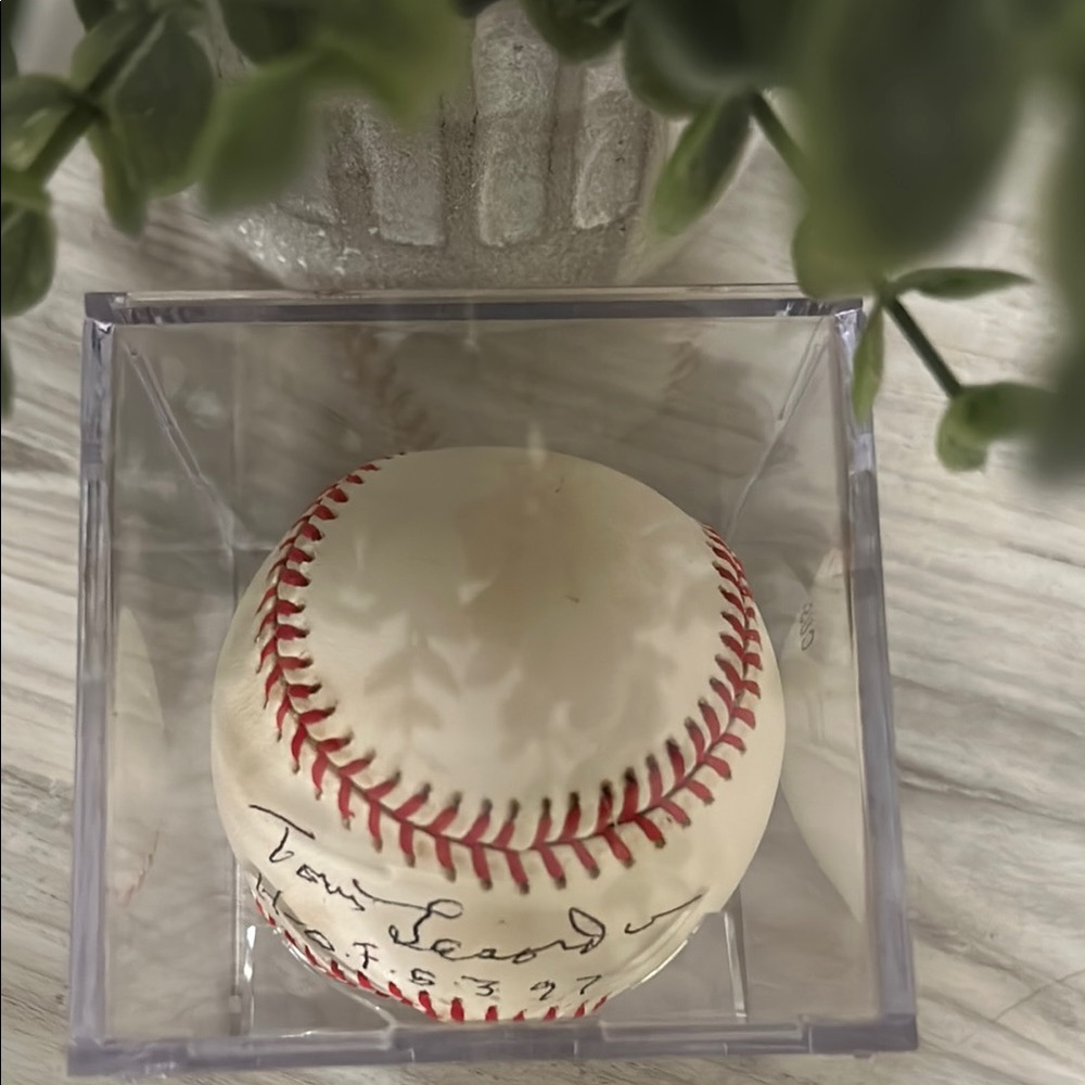 Tommy Lasorda autographed Baseball in case - Picture 2 of 7